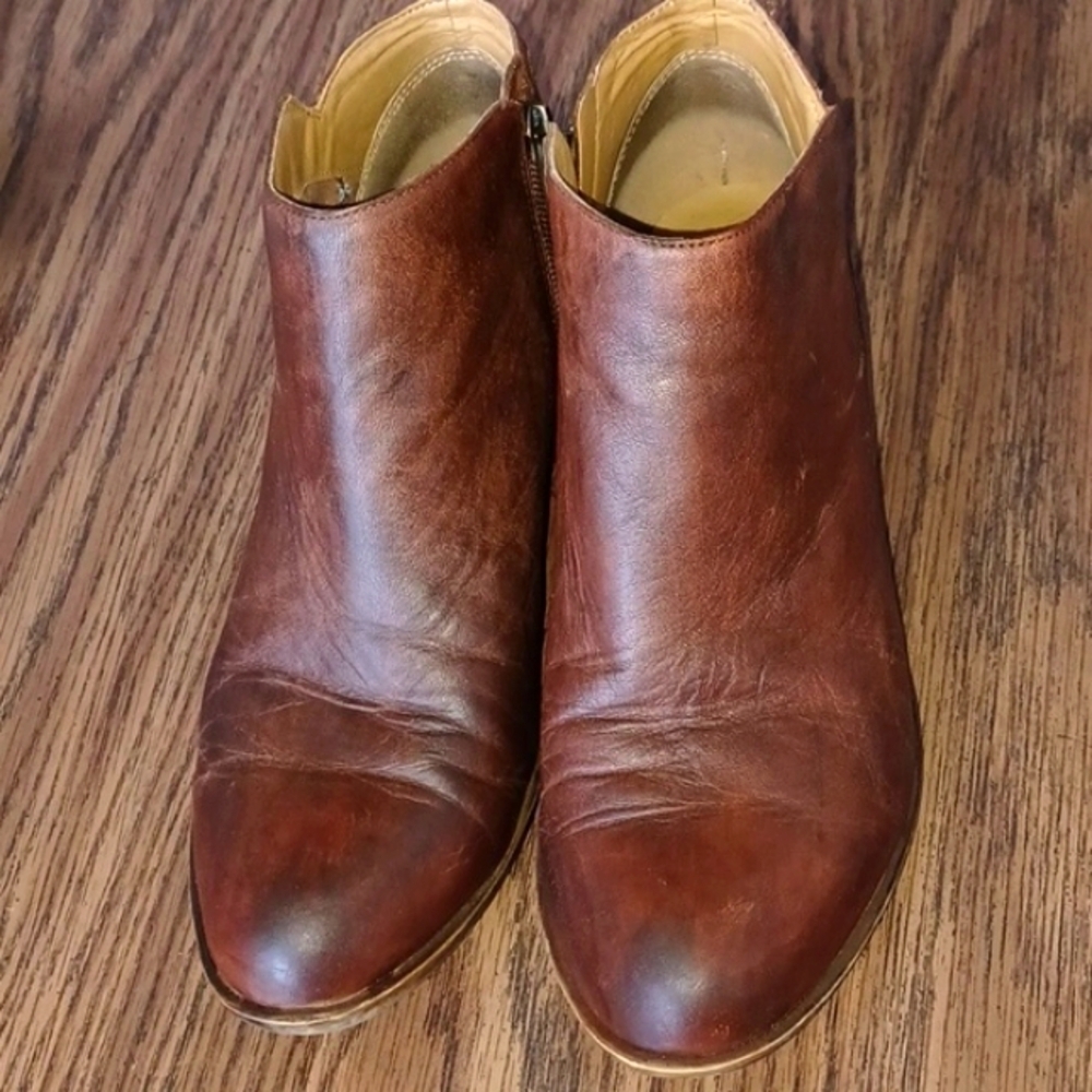 Lucky Brand women's sz 7.5 M zip brown leather ankle boots.